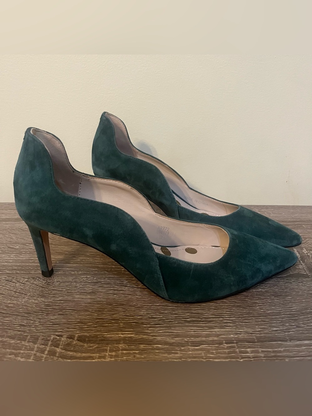 Boden Suede Scalloped Edge Pump Women's Size 37.5 (6.5 US) Dark Green - Picture 2 of 13